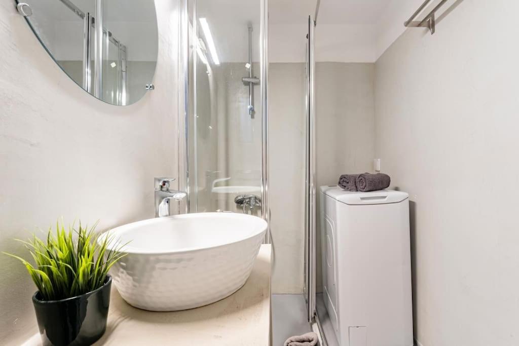 Downtown Cute Apt In The Heart Of Plaka Athens Ngoại thất bức ảnh