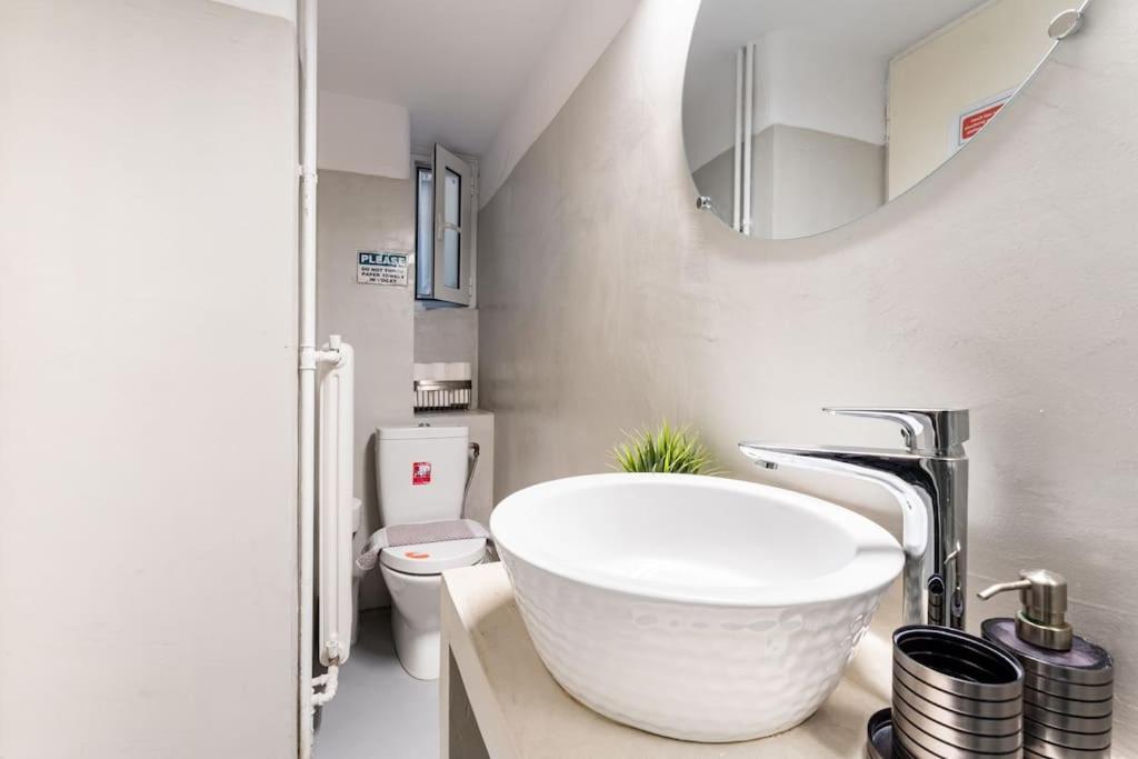 Downtown Cute Apt In The Heart Of Plaka Athens Ngoại thất bức ảnh